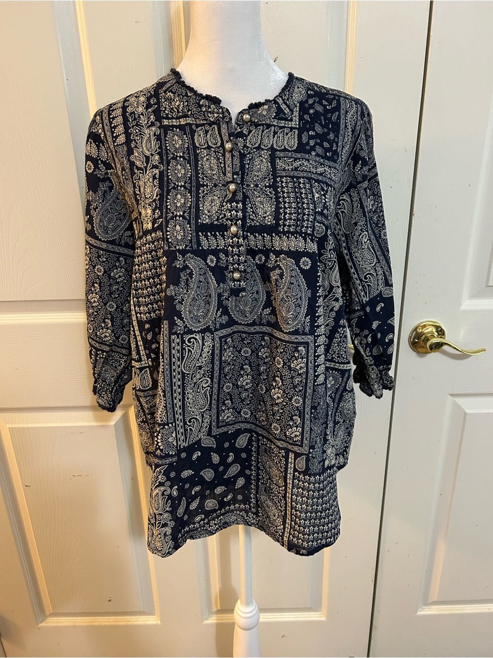 NWT Democracy blue & white print top, Medium